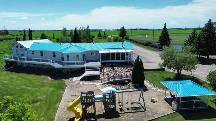 Property Photo:  27556 Township Road 372  AB T4G 0M5 