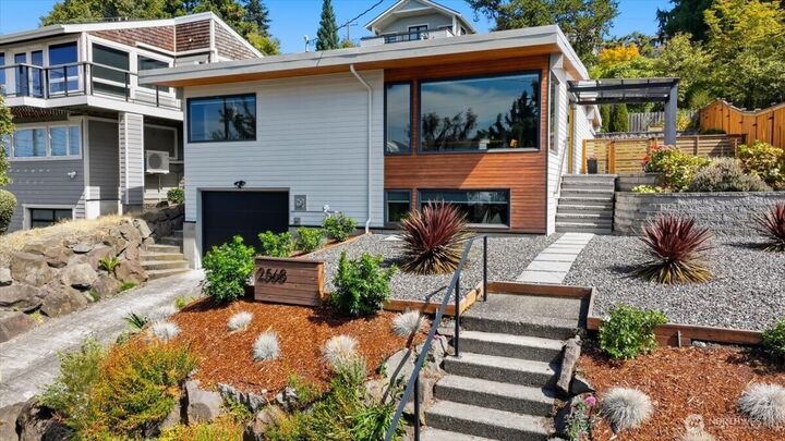 Property Photo: 2568 13th Avenue W WA 98119