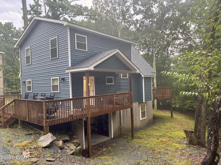 Property Photo:  1015 Ski Bluff Terrace  PA 18436 