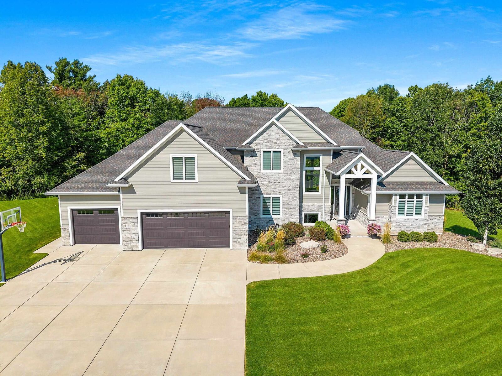 Property Photo:  1852 Ridgemont Circle  WI 54115 