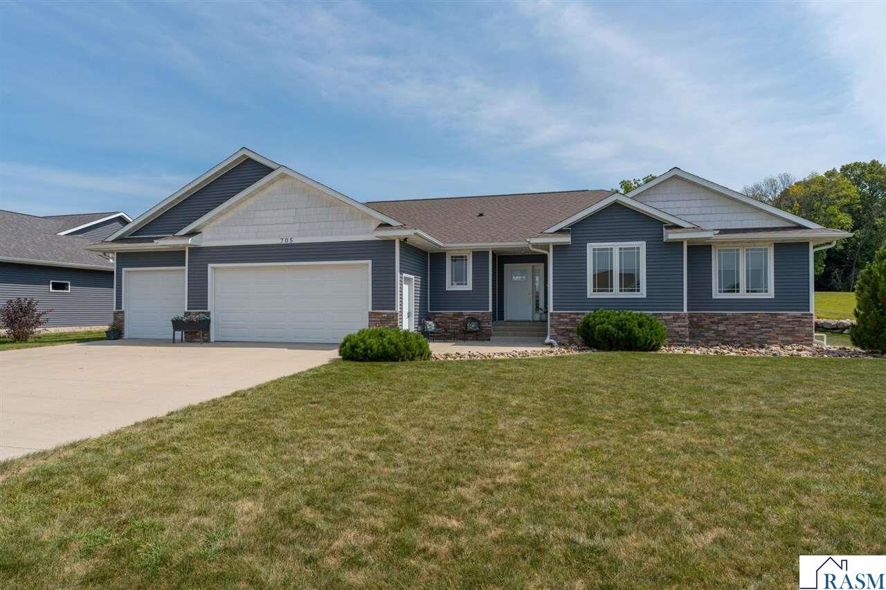 Property Photo:  705 Maple Lane  MN 56024 