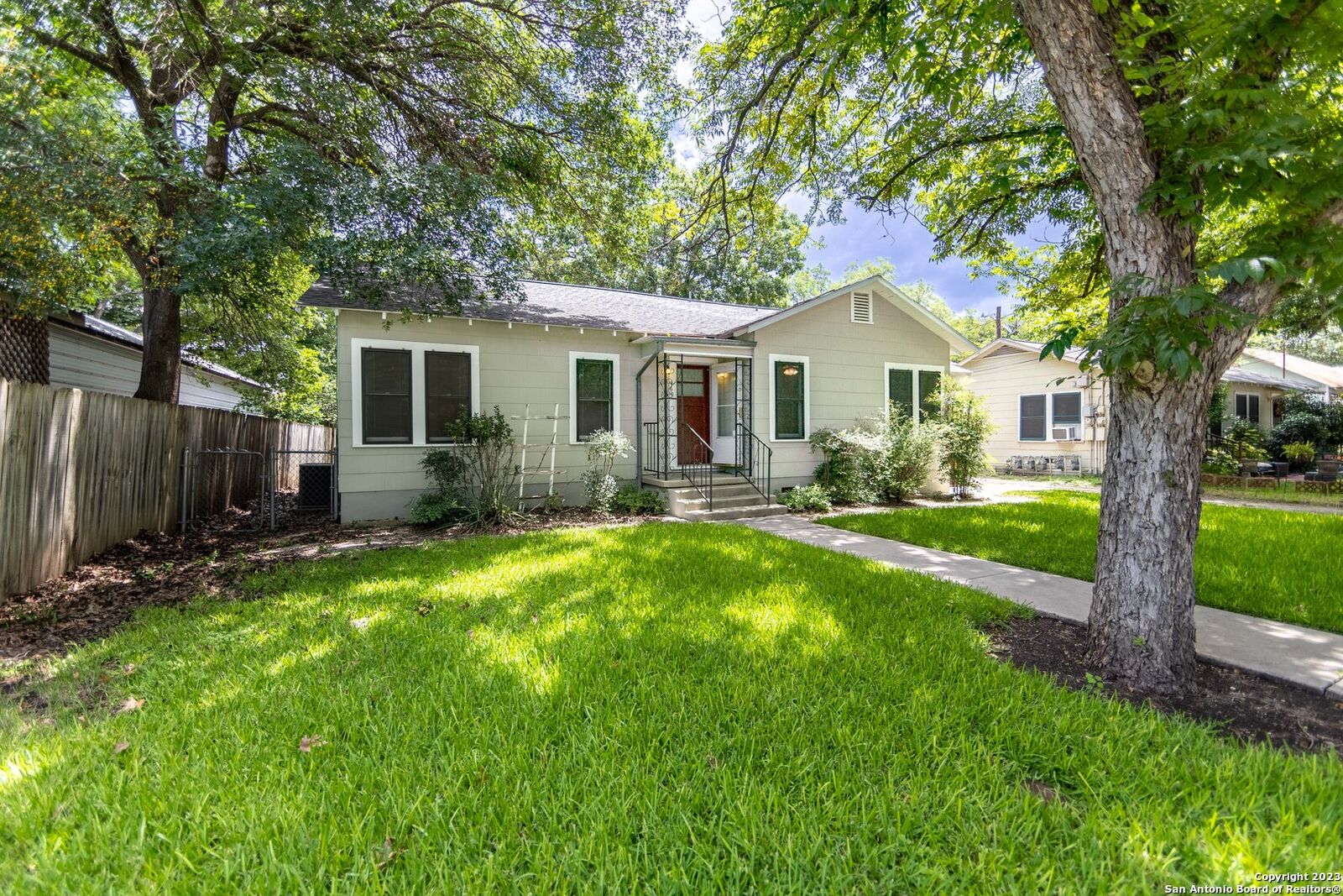 Property Photo:  465 S Guenther Ave  TX 78130 