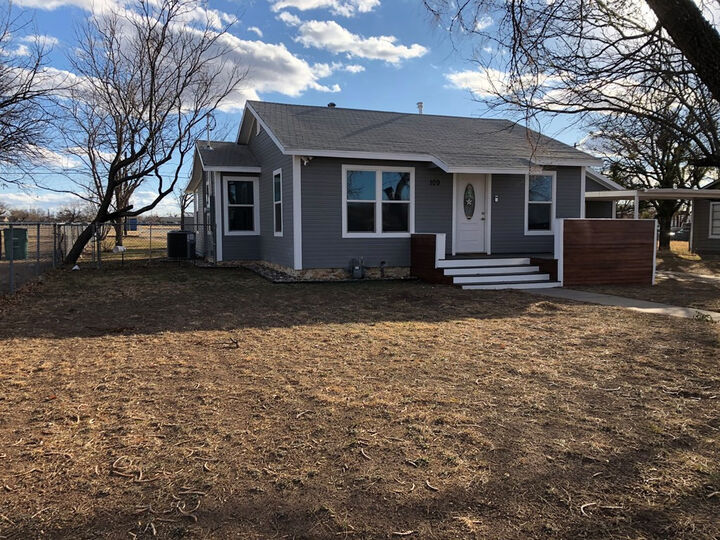 Property Photo:  109 Belaire Avenue  TX 76905 