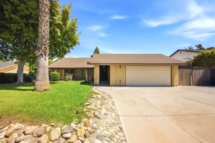 Property Photo: 6544 Rycroft CA 92506