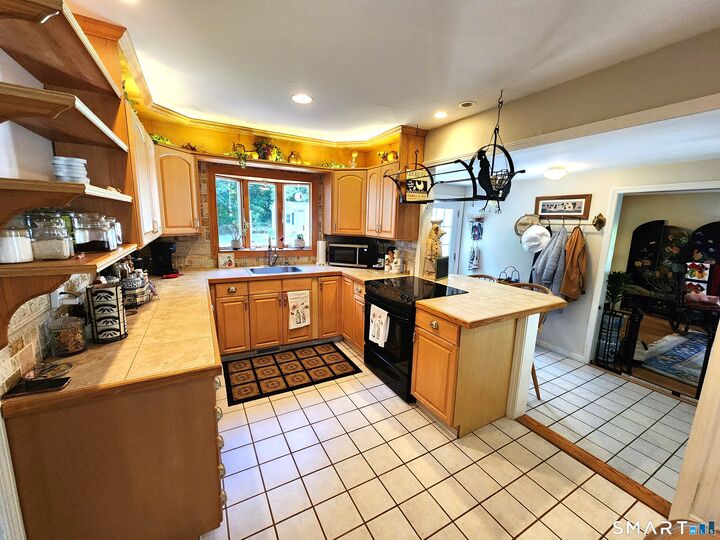 Property Photo:  230 Nut Plains Road  CT 06437 