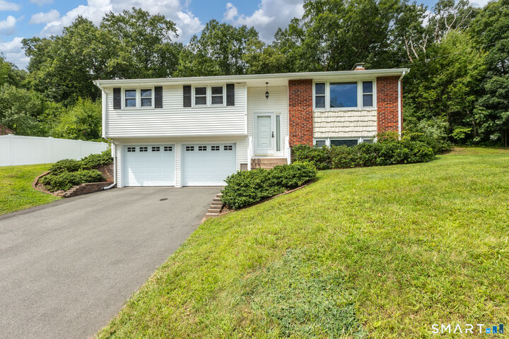 Property Photo:  8 Geraldine Drive  CT 06029 