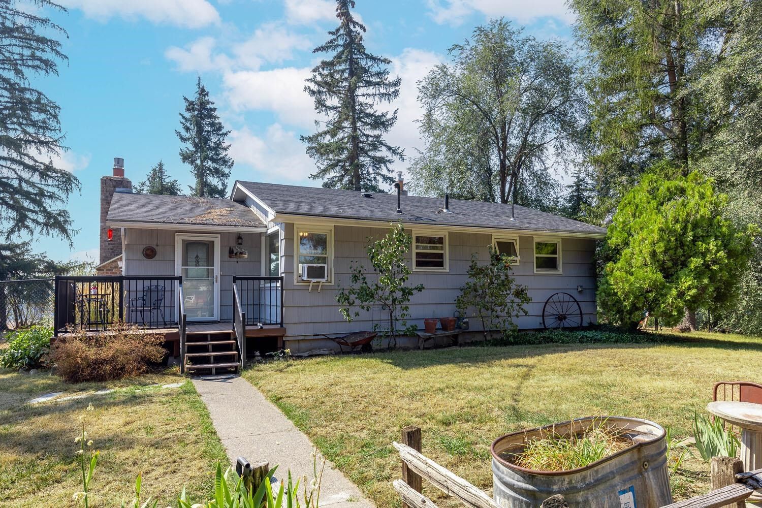 Property Photo:  2821 W Denison Rd  WA 99006 