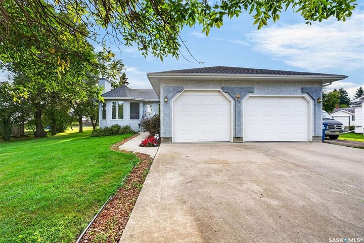Property Photo:  720 6th Avenue  SK S0K 3R0 