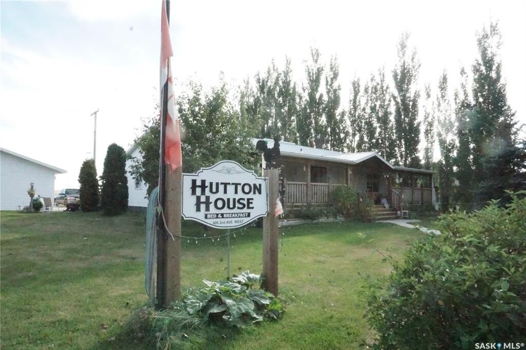 Property Photo:  406 2nd Avenue W  SK S0H 3P0 