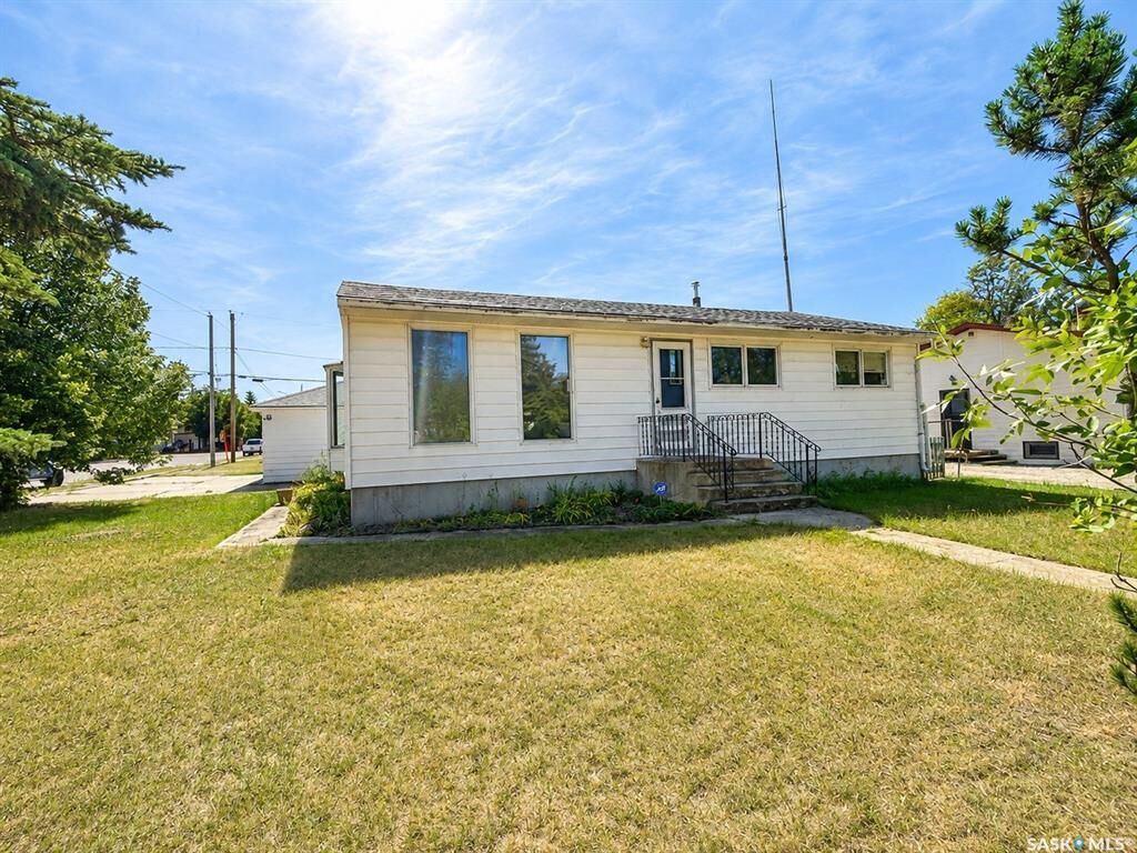 Property Photo:  102 6th Avenue W  SK S0L 0Y0 