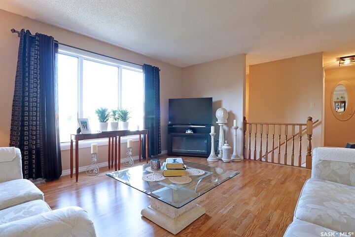Property Photo:  368 Darlington Street E  SK S3N 3V7 