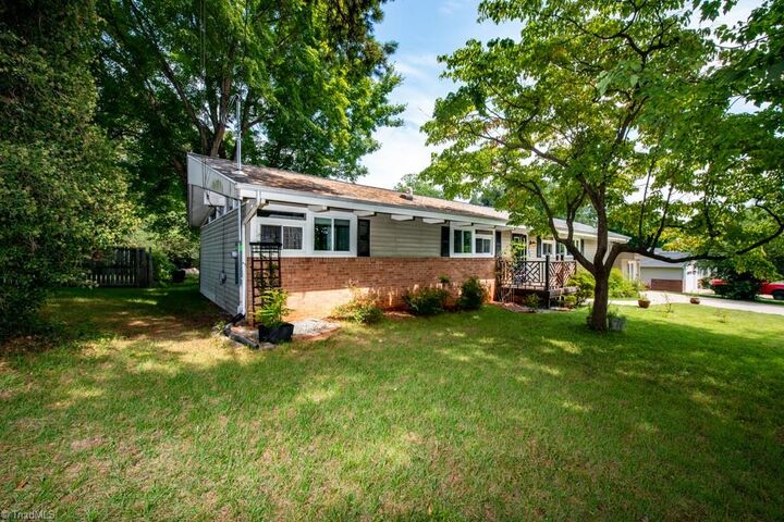 Property Photo:  703 Locust Place  NC 27265 
