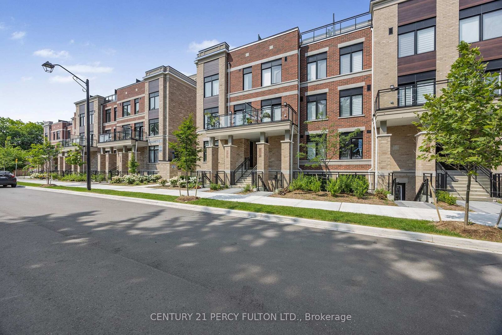 Property Photo: 58 Elizabeth Street S 2208 ON L4C 5W2