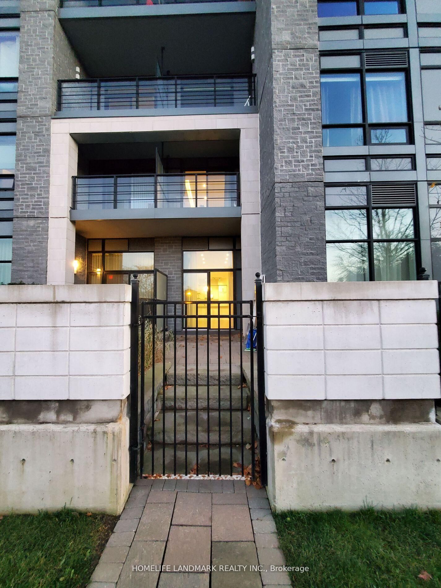 Property Photo:  21 Clairtrell Road 116  ON M2N 0G8 
