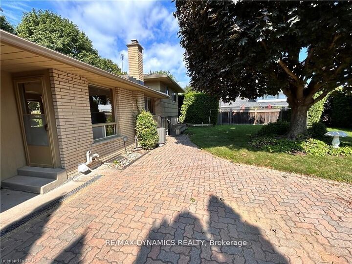 Property Photo:  32 Mississauga Road Lower  ON L2N 2K4 