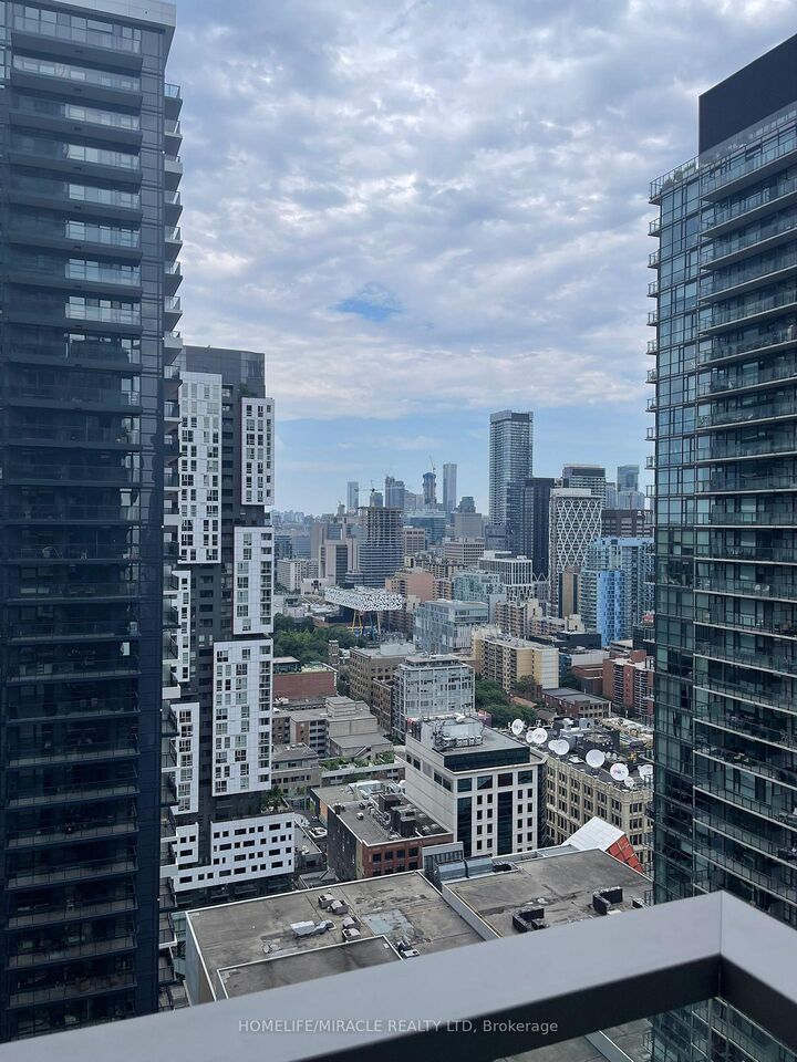 Property Photo:  28 Widmer Street 3528  ON M5V 2E7 