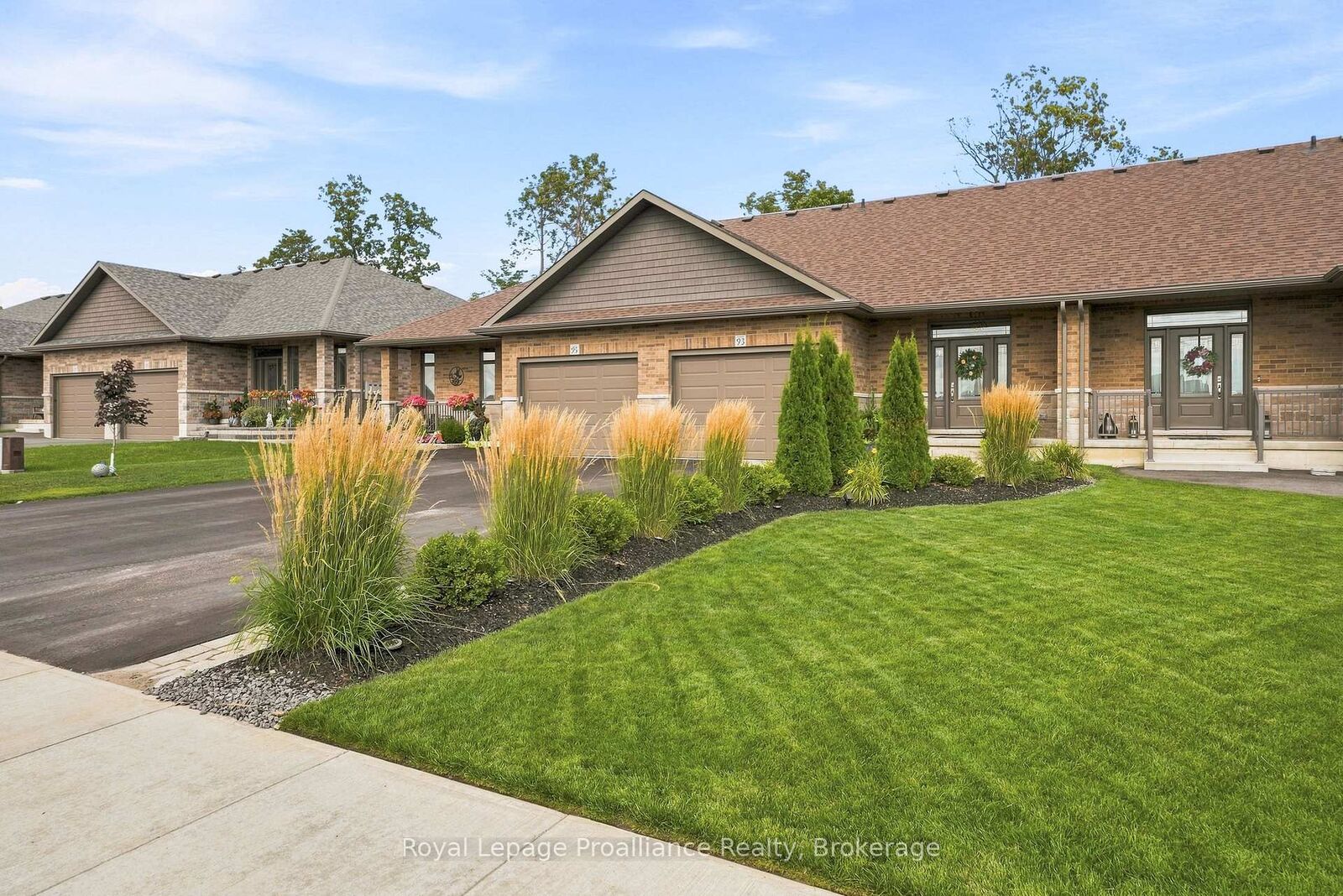 Property Photo:  93 Appledene Drive  ON K8V 0L4 