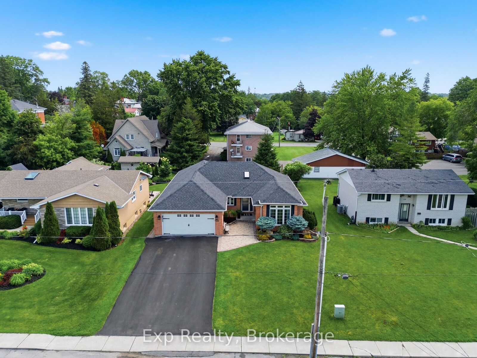 Property Photo:  121 Simcoe Street  ON K7R 2X5 