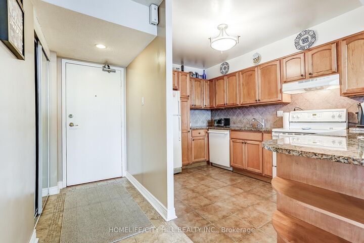 Property Photo:  10 Martha Eaton Way 1508  ON M6M 5B3 