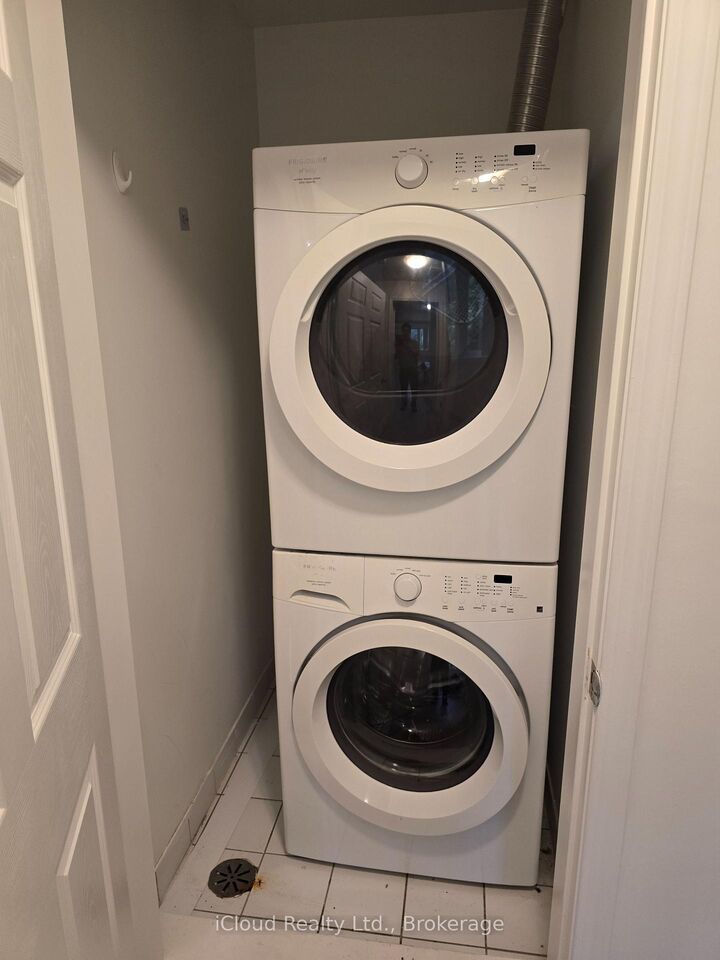 Property Photo:  2891 Rio Court 111  ON L5M 0S3 