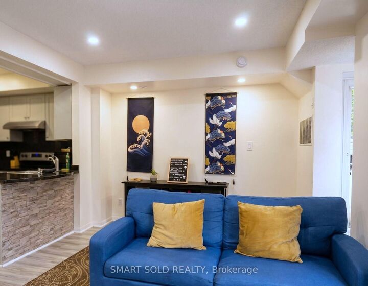 Photo de la propriété:  15 Laidlaw Street 608  ON M6K 1X3 