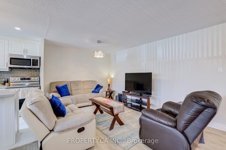 Property Photo:  966 Inverhouse Drive 109  ON L5J 4B6 