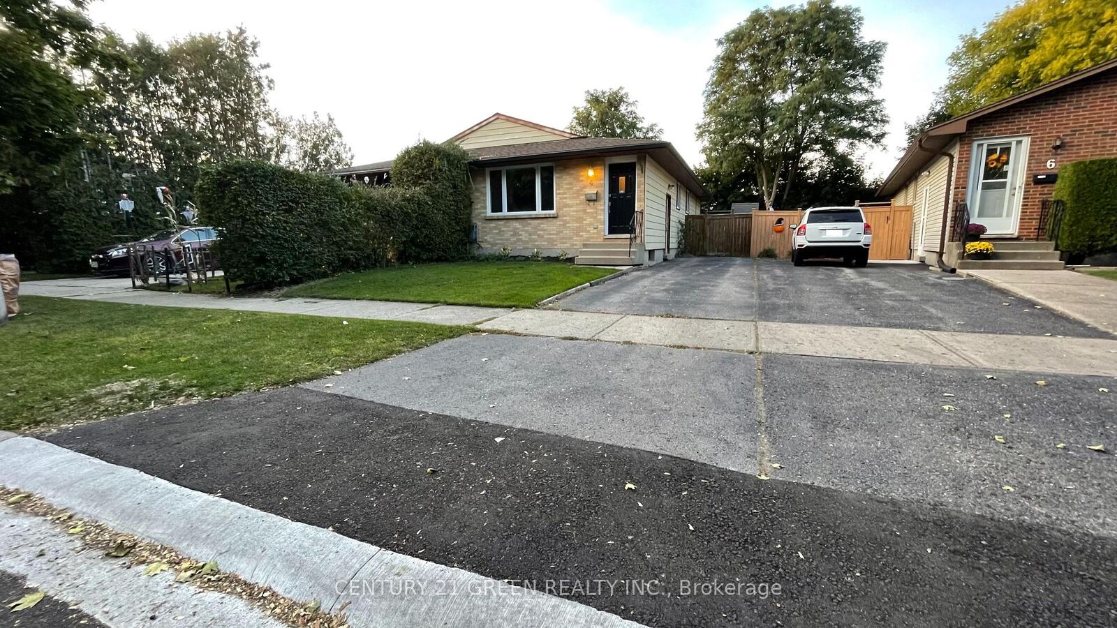Property Photo:  4 Wenlock Crescent  ON N6G 3B6 