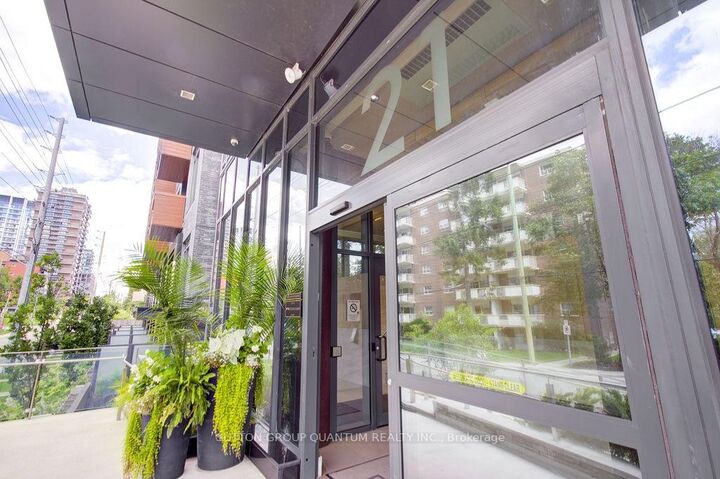Property Photo:  21 Park Street E 202  ON L5G 1L7 