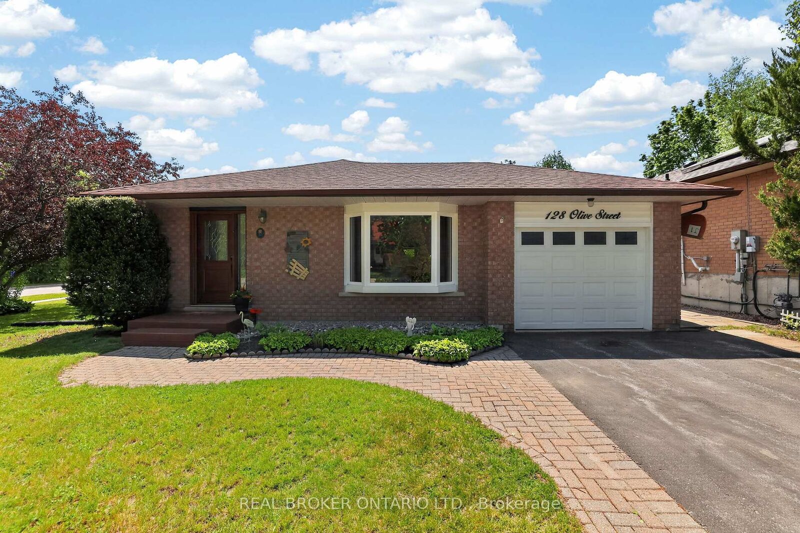 Property Photo:  128 Olive Street  ON L9N 1M2 