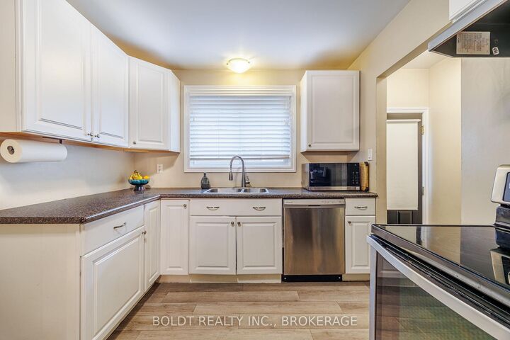 Property Photo:  82 Wildwood Road  ON L2M 1C8 