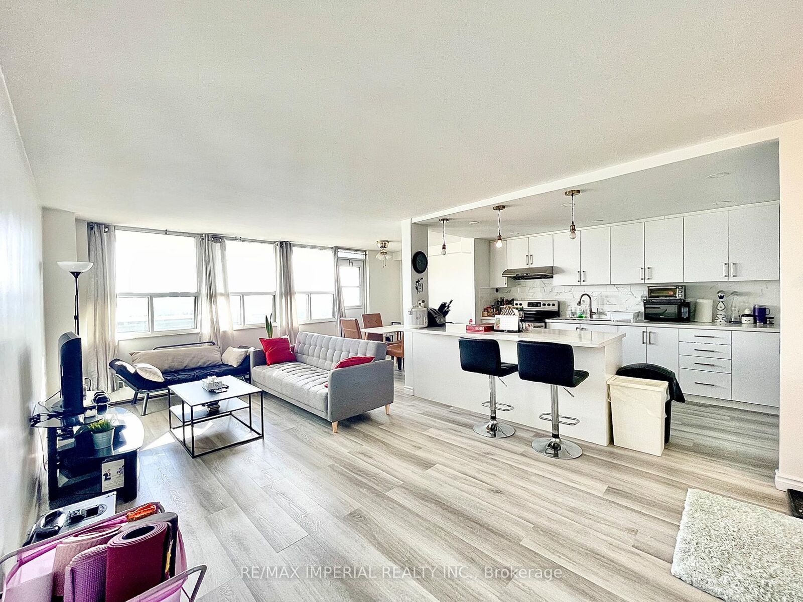 Property Photo:  270 Palmdale Drive 1807  ON M1T 3N8 