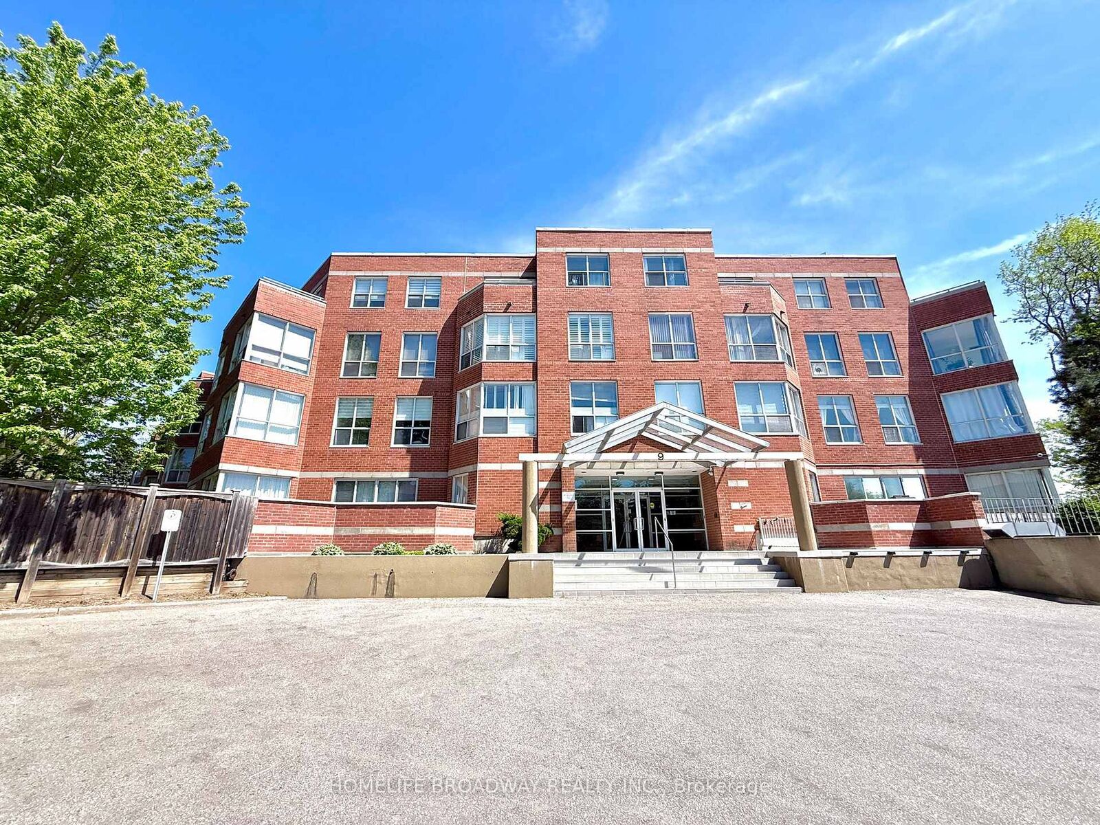 Property Photo:  9 Chalmers Road 203  ON L4B 3N3 