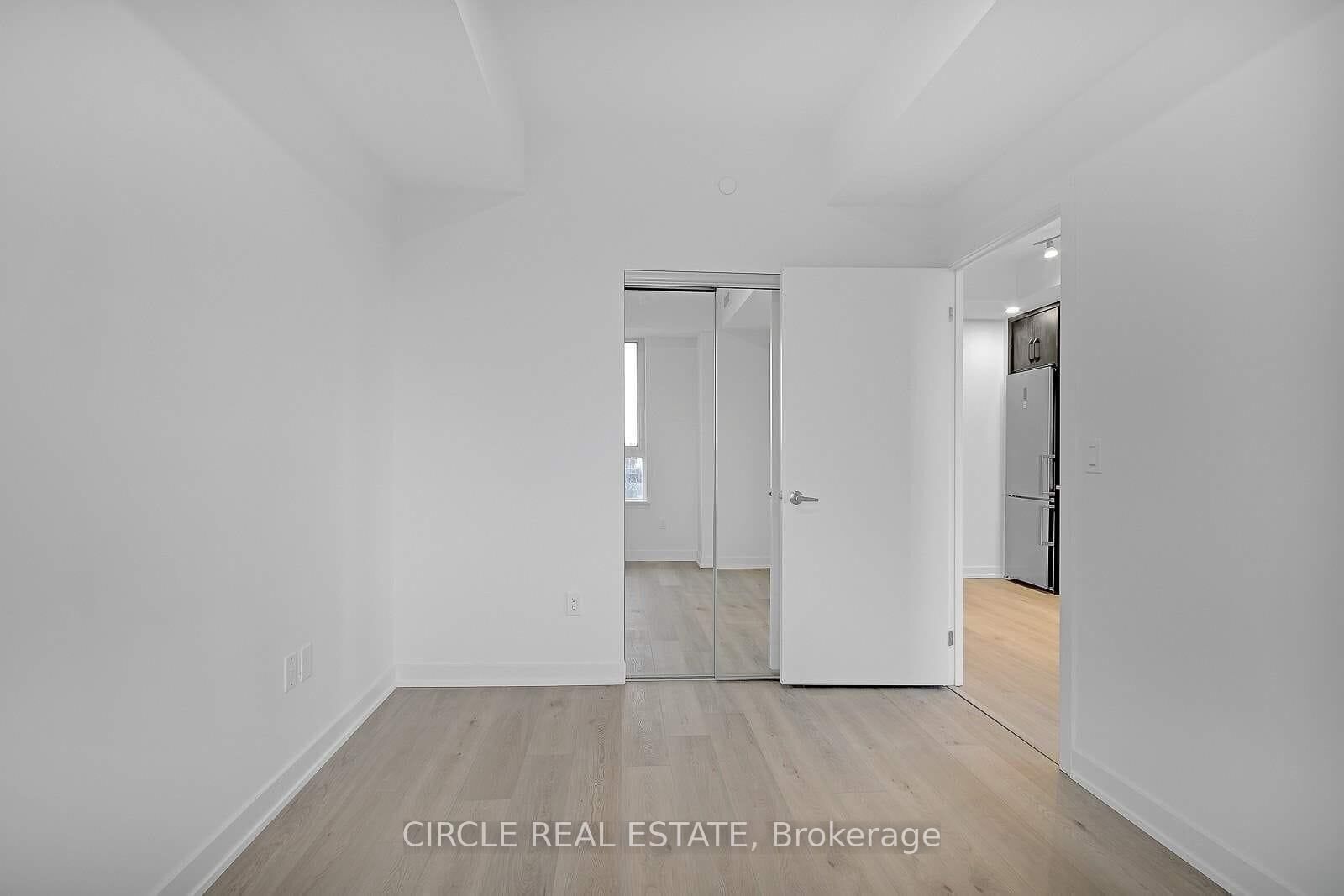 Property Photo:  1 Cardiff Road 701  ON M4P 0G2 