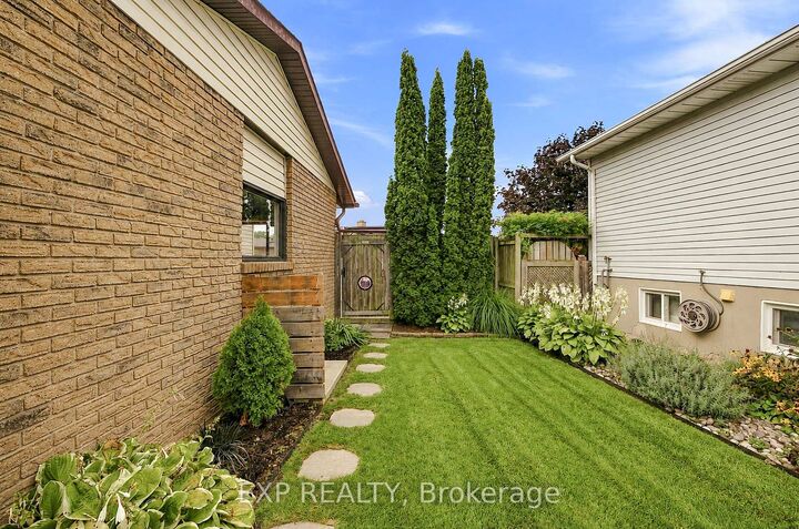 Property Photo:  72 Acadia Drive  ON L3C 6L6 