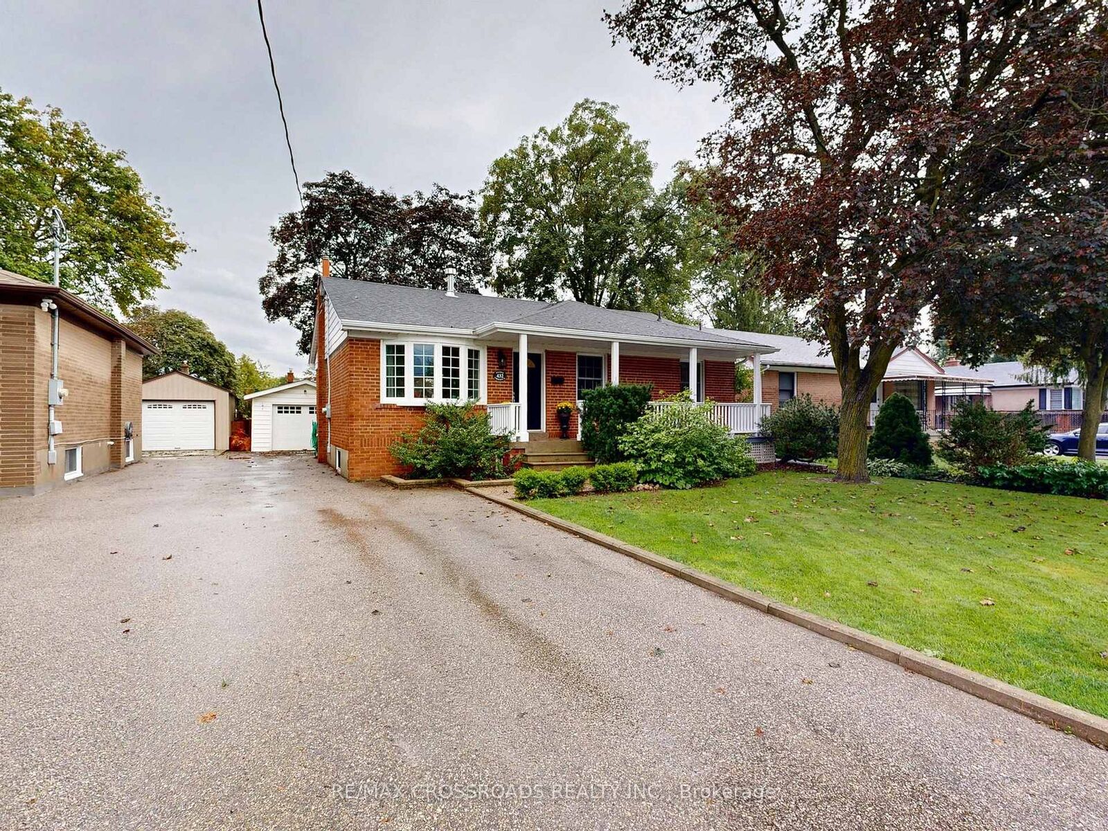 Property Photo:  432 Paliser Crescent N  ON L4C 1R6 