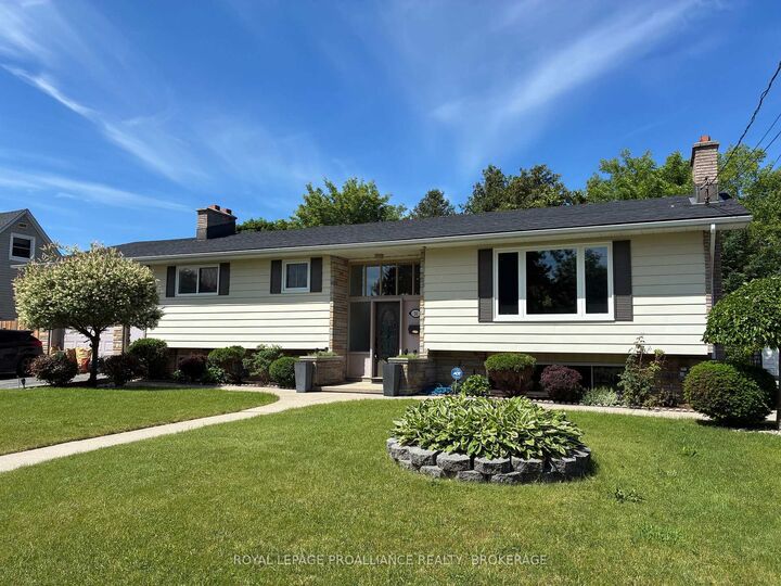 Property Photo:  14 Baker Street  ON K7K 4Z3 