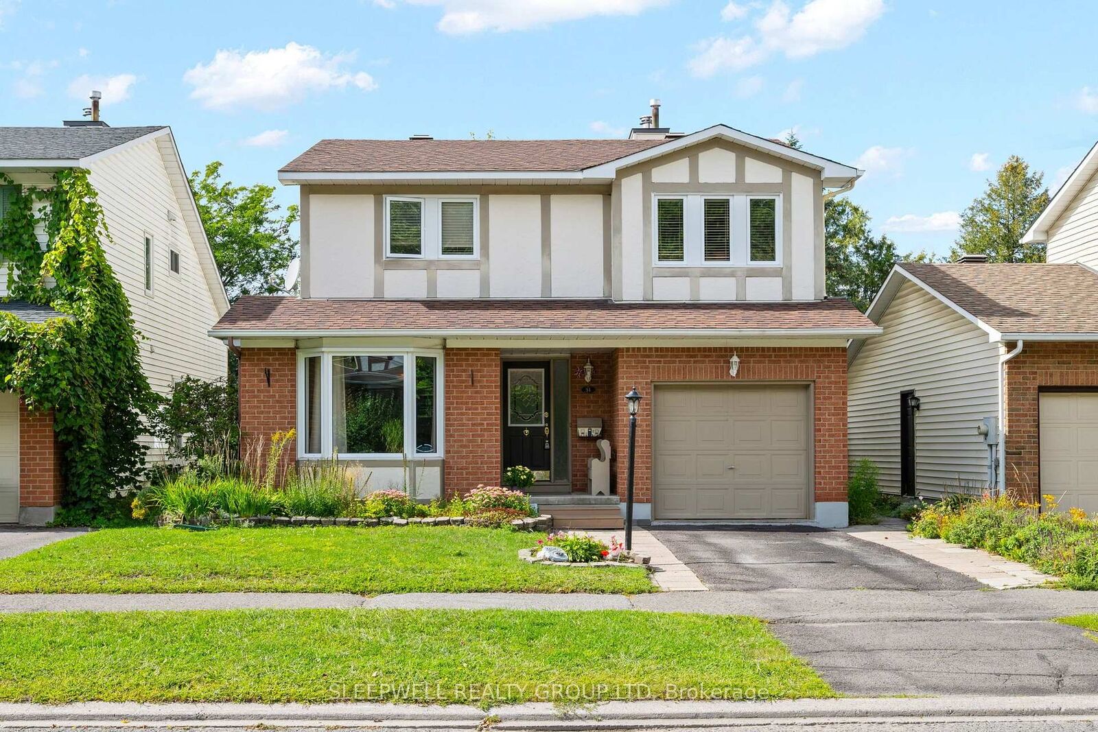 Property Photo:  31 Tamblyn Crescent  ON K2L 3A5 