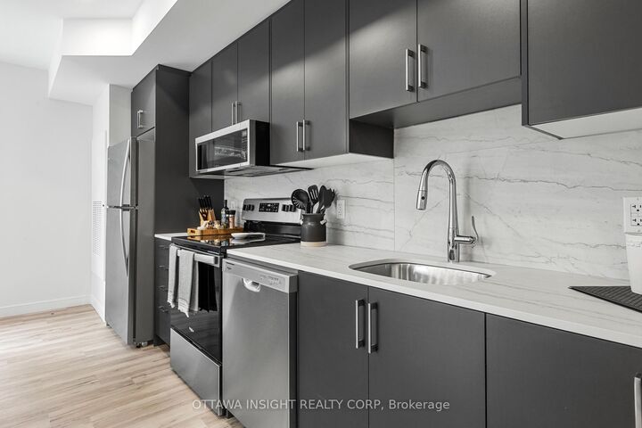 Property Photo:  2405 Carlsen Avenue 4  ON K1V 8E9 