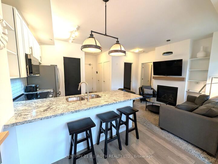 Property Photo: 40 Horseshoe Boulevard 302 ON L4M 4Y8