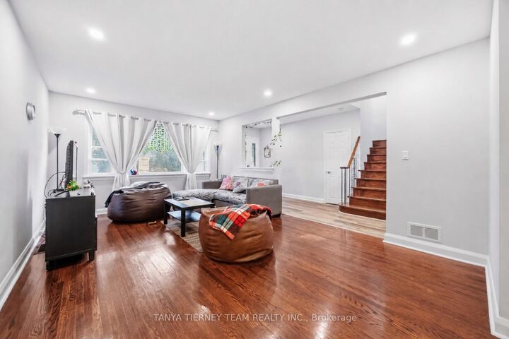 Property Photo:  118 Rossland Road W  ON L1G 2V6 