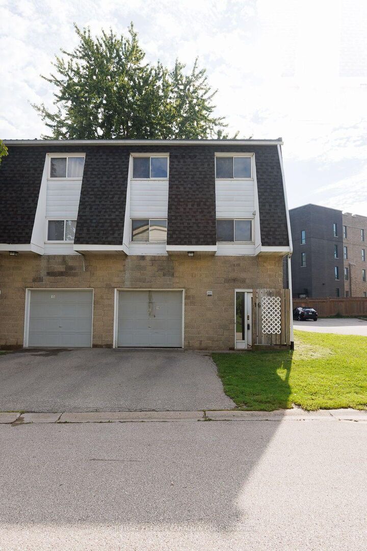 Property Photo:  40 Fairfax Court 16  ON N6G 3Y3 
