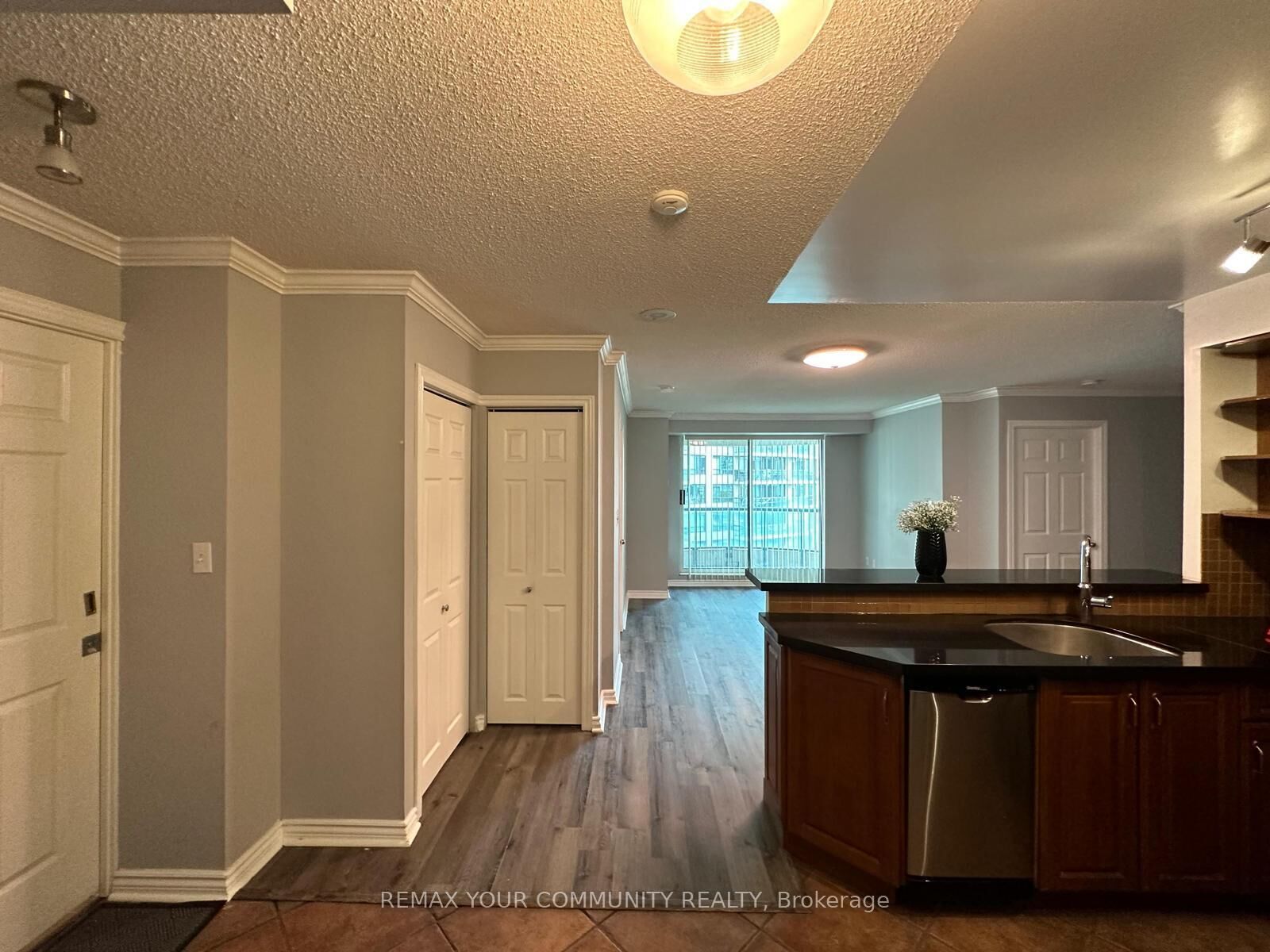 Property Photo:  7 Lorraine Drive 810  ON M2N 7H2 