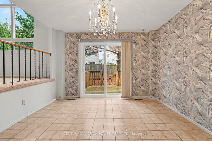 Property Photo:  11 Riding Way  ON K2M 1C3 