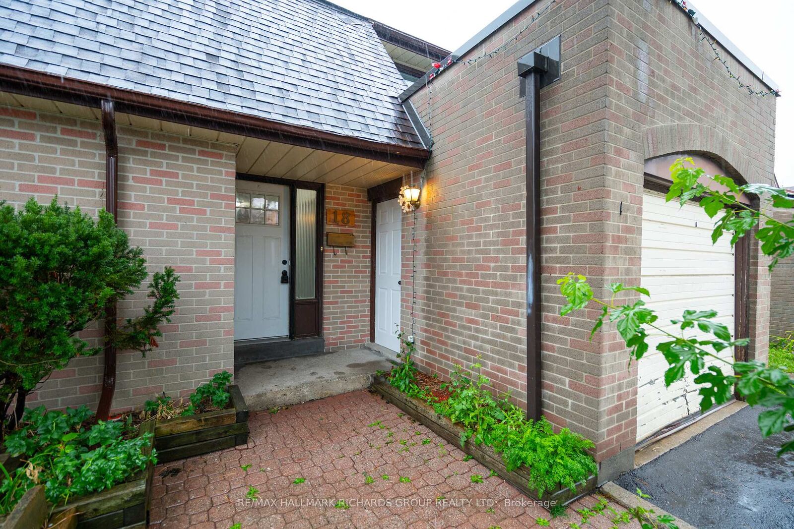 Property Photo: 11 Livonia Place 18 ON M1E 4W5