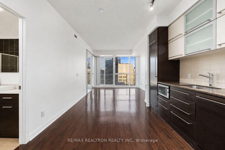 Property Photo:  770 Bay Street 1402  ON M5G 1N6 