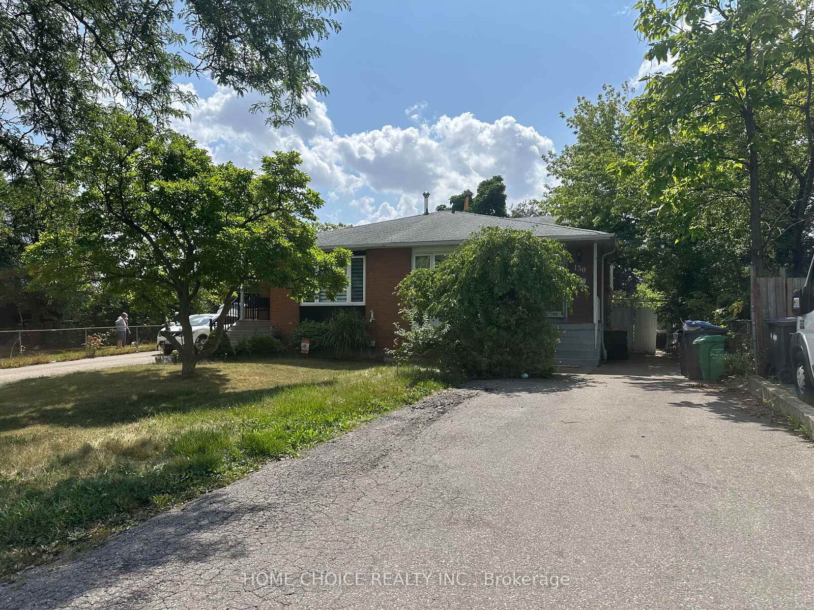 Property Photo:  130 Earnscliffe Circle Lower Level  ON L6T 2B5 