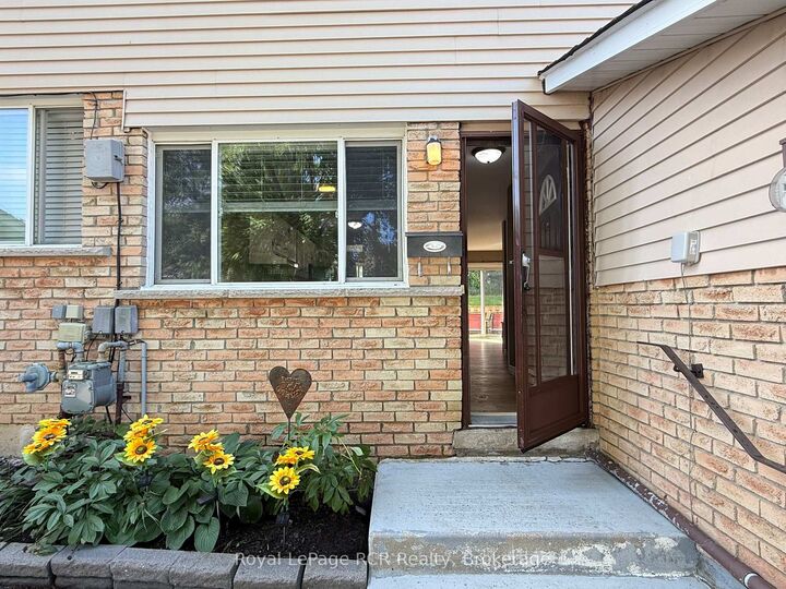 Property Photo:  74 Laurie Crescent  ON N4K 6C3 