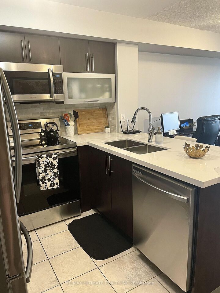 Property Photo:  1070 Sheppard Avenue W 1411  ON M3J 0G8 