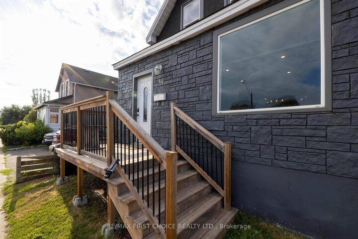 Property Photo:  513 Christina Street E  ON P7E 4P4 