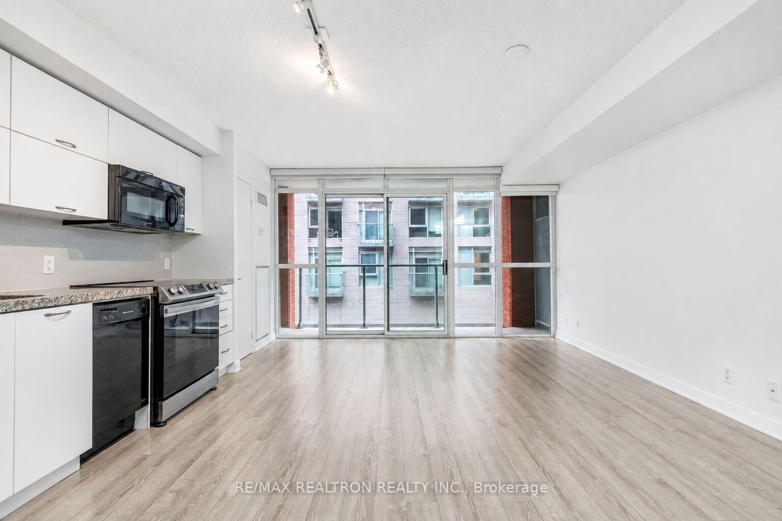 Property Photo:  21 Nelson Street 309  ON M5V 3H9 